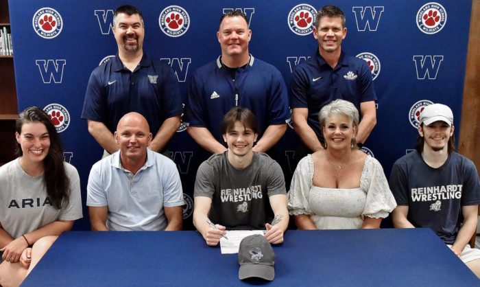 Read more about the article Wildcat wrestlers Bailey, Bishop ink with college programs